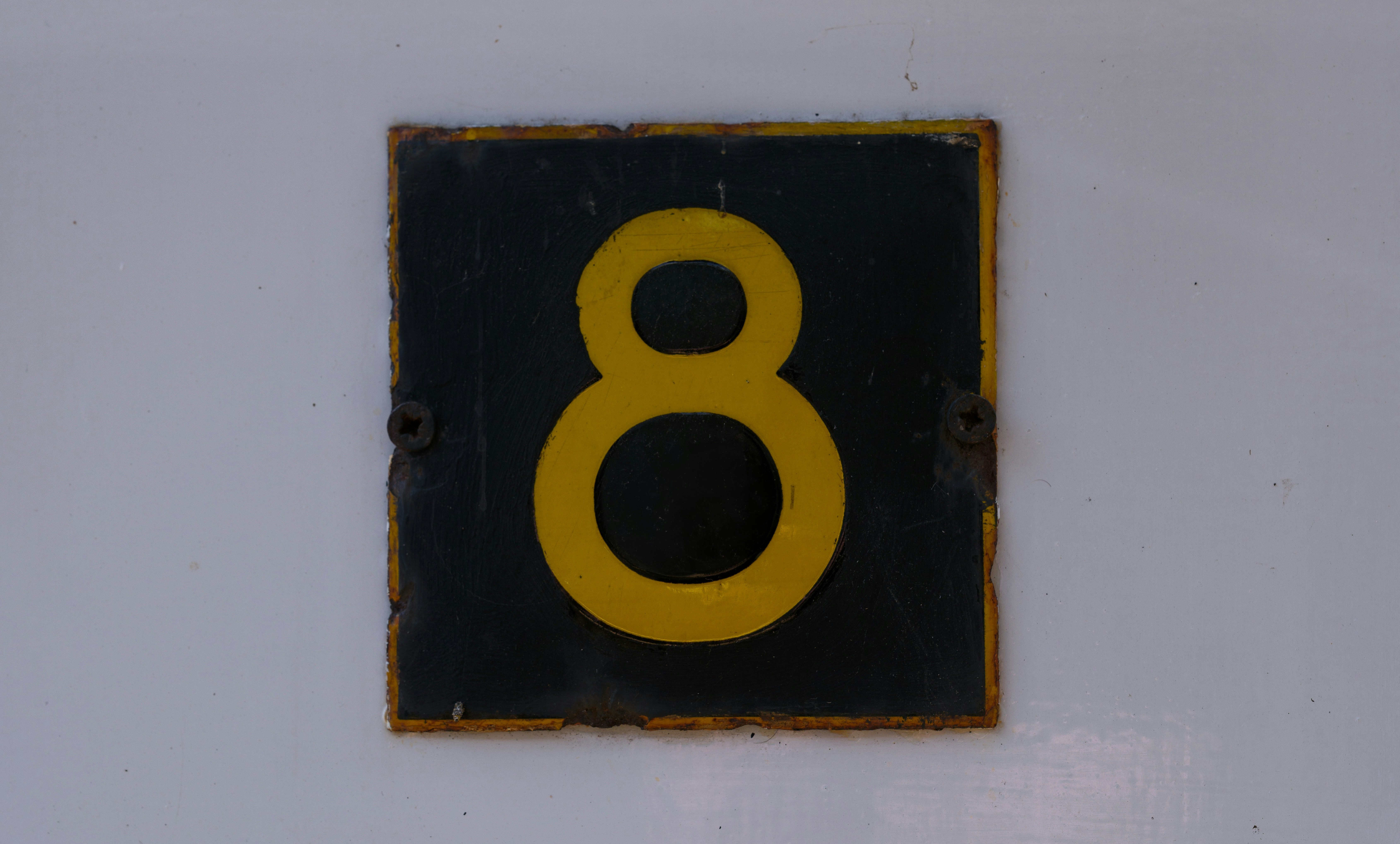 Число 8 значение в нумерологии: энергия власти, изобилия и кармы