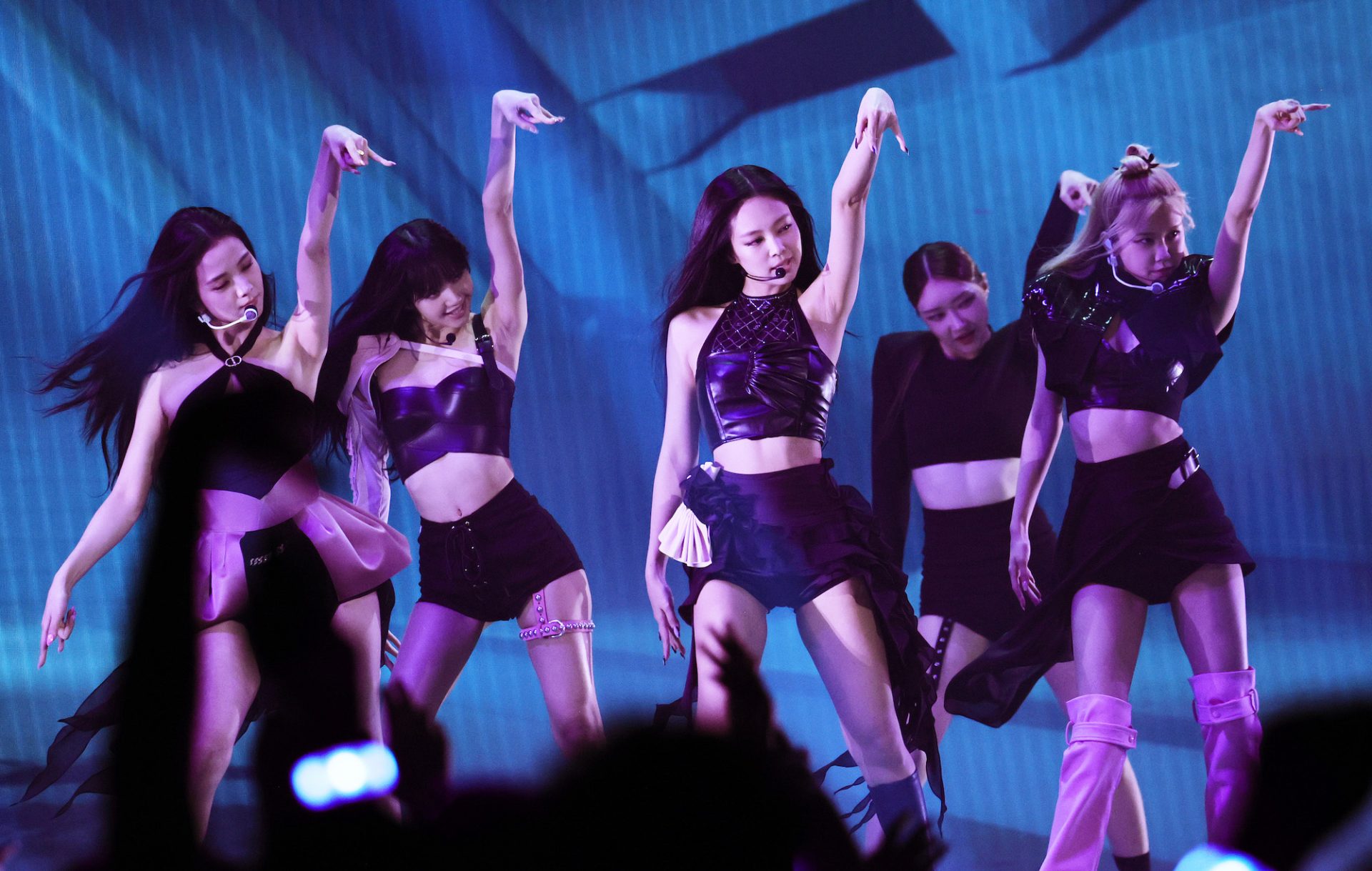 BLACKPINK вчетвером на сцене музыкальной премии